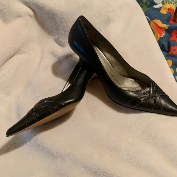 Anne Klein "Maheron" black heels - Picture 4 of 8